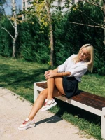 Дамски спортни обувки бели с златисто от еко кожа Samya