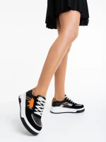 Дамски спортни обувки черни от еко кожа Anuja