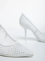 Дамски обувки  бели  с ток от текстилен материал  Menodora