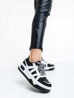 Дамски спортни обувки черни с бяло от еко кожа Daelen