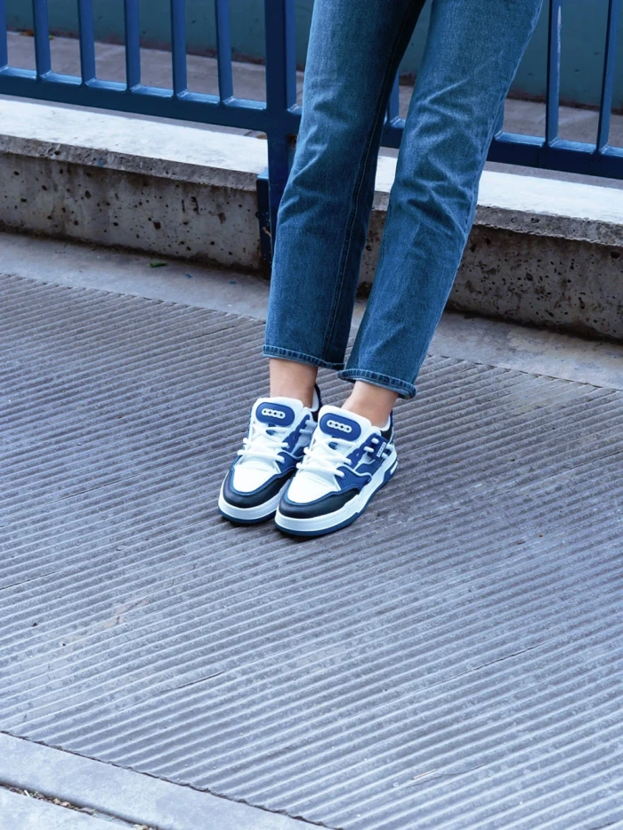 Дамски спортни обувки бели със синьо от еко кожа Cammie