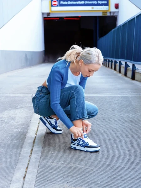 Дамски спортни обувки бели със синьо от еко кожа Cammie