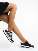 Дамски спортни обувки бели с черно от еко кожа Azurine