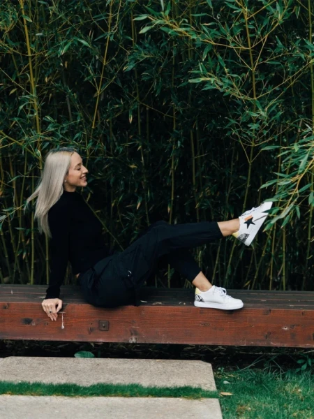 Дамски  спортни обувки бели с черно от екологична кожа Yeva