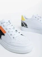 Дамски  спортни обувки бели с черно от екологична кожа Yeva