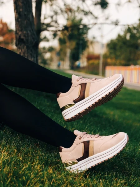 Дамски спортни обувки  розови от текстилен  материал  Loraina