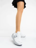 Дамски  спортни обувки бели от текстилен  материал  Loraina