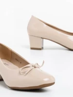 Дамски обувки с ток бежови от екологична кожа лачена  Natacha