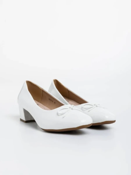 Дамски обувки с ток бели  от екологична кожа лачена  Natacha
