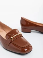 Дамски обувки   с ток камел от екологична кожа лачена Shantay