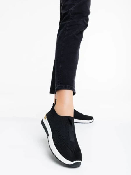 Дамски спортни обувки черни от текстилен материал Romeya