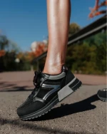 Дамски спортни обувки черни  от плат и екологична кожа Ravenna