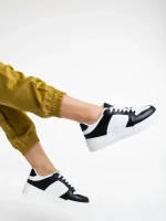 Дамски спортни обувки бели с черно от екологична кожа Rumeysa