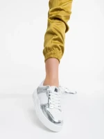 Дамски спортни обувки бели със сребристо от екологична кожа Rumeysa