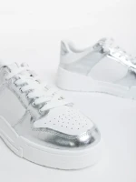 Дамски спортни обувки бели със сребристо от екологична кожа Rumeysa