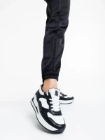 Дамски спортни обувки черни с бяло от екологична кожа Rachana