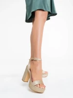 Дамски сандали златисти от текстилен материал Tamaka