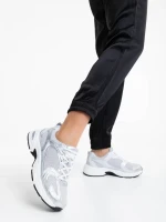 Дамски спортни обувки сребристи от текстилен материал Dunya