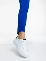 Дамски спортни обувки бели с черно от екологична кожа Rasine