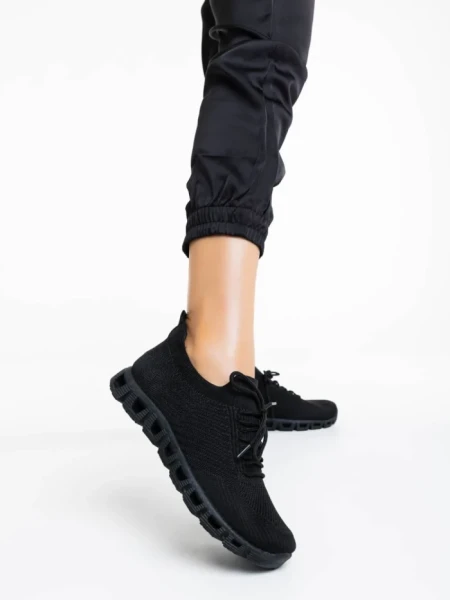 Дамски спортни обувки черни от текстилен материал Romeesa