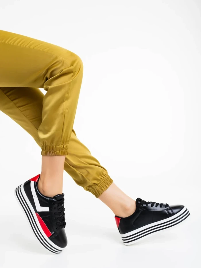 Дамски спортни обувки черни от екологична кожа Gratiela