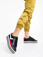 Дамски спортни обувки черни от екологична кожа Gratiela