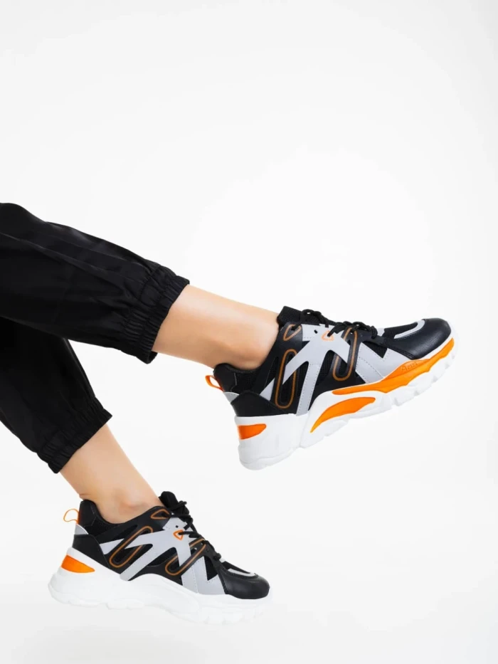 Дамски спортни обувки черни от екологична кожа и текстилен материал Gapo