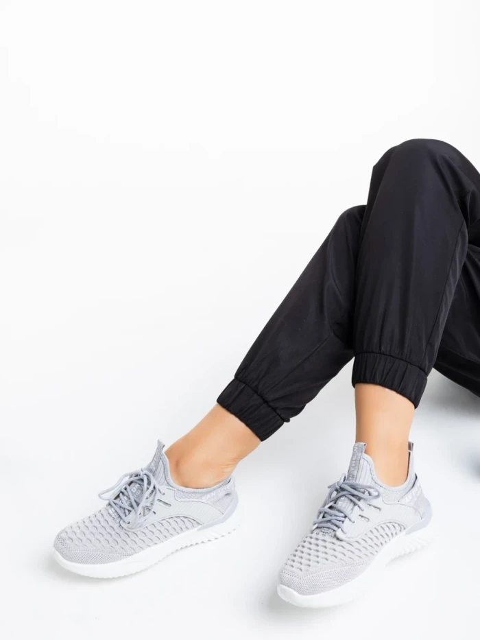 Дамски спортни обувки сиви от текстилен материал Louane