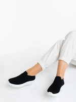 Дамски спортни обувки черни от текстилен материал Iazmin