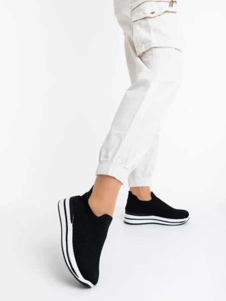 Дамски спортни обувки черни от текстилен материал Denisia