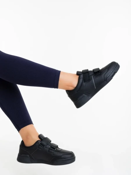 Дамски спортни обувки черни от екологична кожа Evire