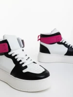 Дамски спортни обувки черни от екологична кожа Acilia