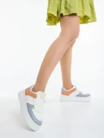 Дамски спортни обувки сиви от екологична кожа Kosara