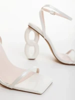 Дамски сандали бели от лачена екологична кожа Valeta