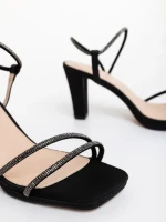Дамски сандали с ток черни от текстилен материал Delenia