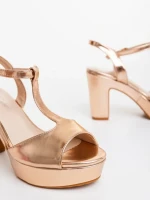 Дамски сандали с ток цвят шампанско от лачена екологична кожа Irisara