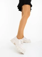 Дамски мокасини бежови от екологична лачена кожа Honami