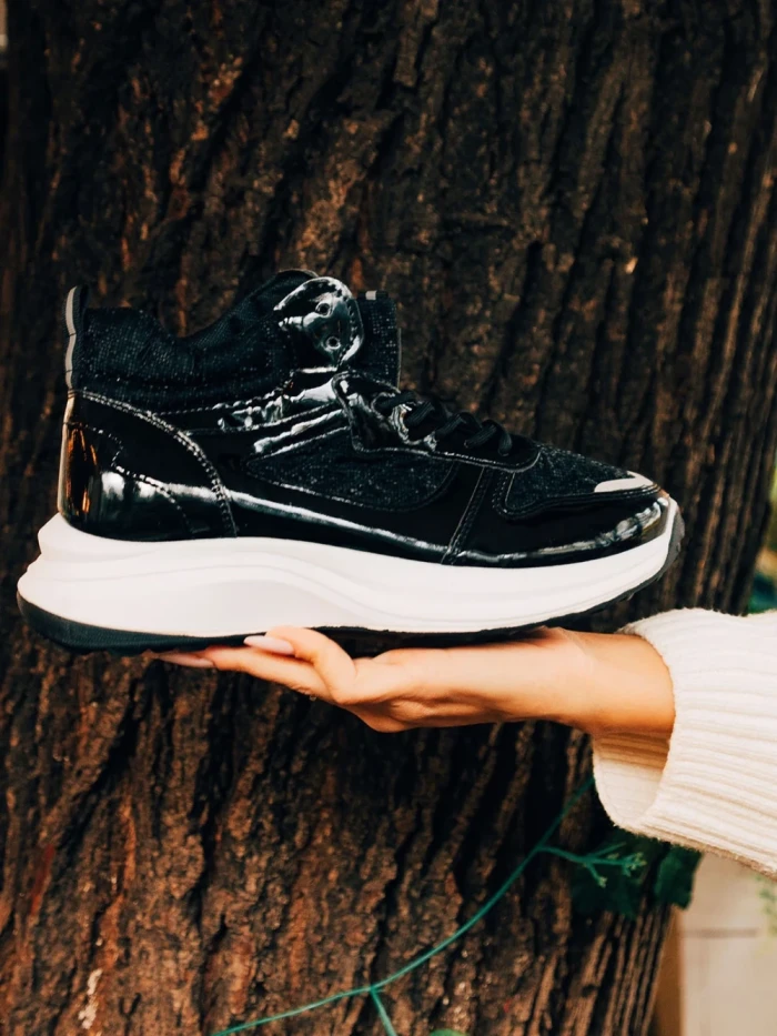 Дамски спортни обувки черни от текстилен и синтетичен материал Varava