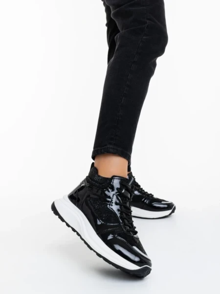 Дамски спортни обувки черни от текстилен и синтетичен материал Varava
