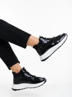 Дамски спортни обувки черни от текстилен и синтетичен материал Varava