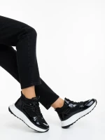 Дамски спортни обувки черни от текстилен и синтетичен материал Varava