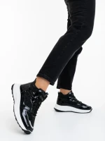 Дамски спортни обувки черни от текстилен и синтетичен материал Varava