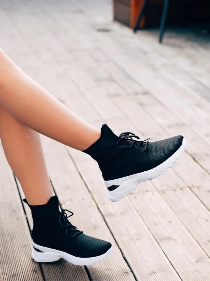 Дамски спортни обувки черни от текстилен материал Mariposa