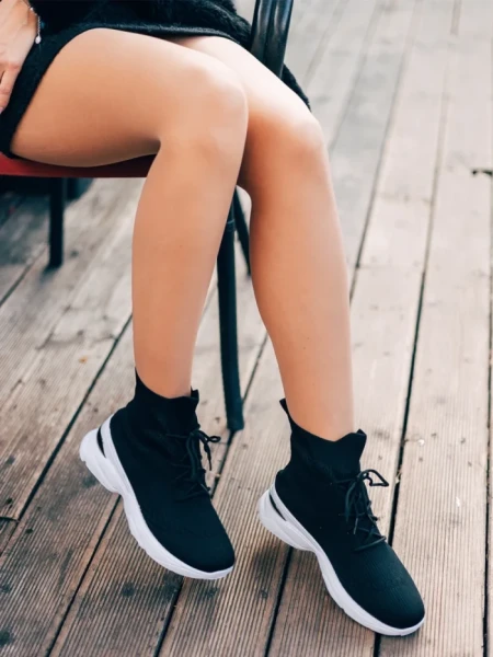 Дамски спортни обувки черни от текстилен материал Mariposa