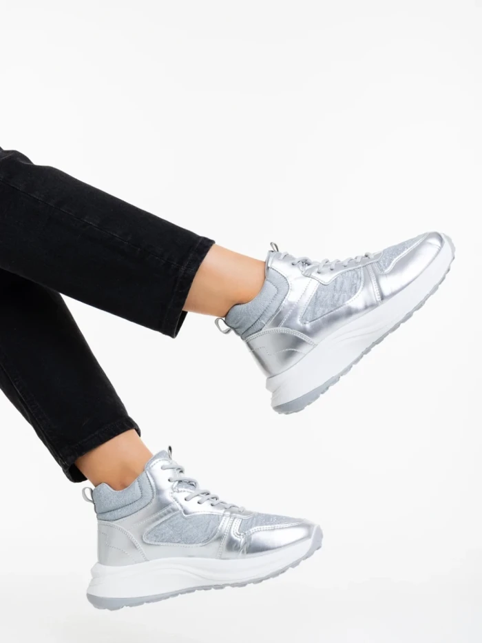 Дамски спортни обувки сребристи от текстилен и синтетичен материал Varava