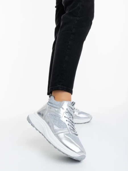 Дамски спортни обувки сребристи от текстилен и синтетичен материал Varava