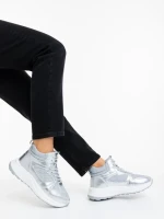 Дамски спортни обувки сребристи от текстилен и синтетичен материал Varava