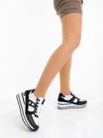 Дамски спортни обувки черно-бели от екологична кожа и текстилен материал Agilica