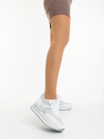 Дамски спортни обувки бели от екологична кожа и текстилен материал Ylumi