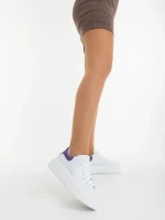 Дамски спортни обувки бяло със лилаво от екологична кожа Yarada